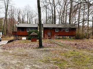 8840 Peck Rd, Ravenna, OH 44266