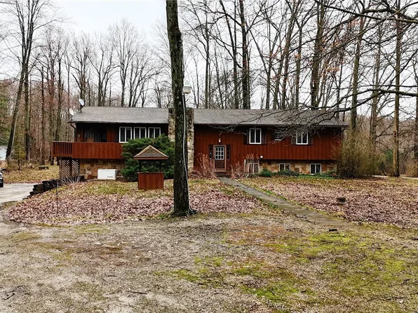 8840 Peck Rd, Ravenna, OH 44266