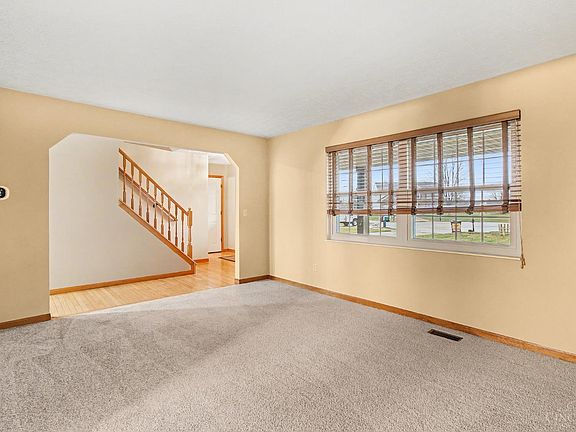 3rd image of 6098 Glenngate Ct