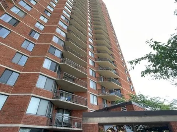 313 Harmon Cove Tower #313, Secaucus, NJ 07094
