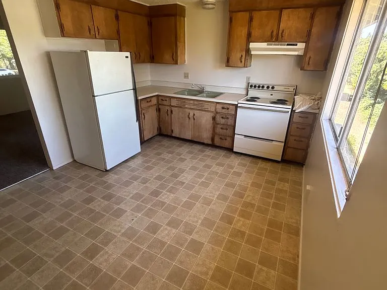 260 D St — Photo 4