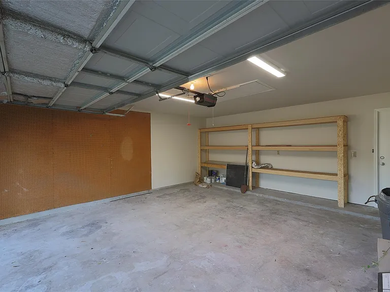 10015 Red Wolf Ln — Photo 23
