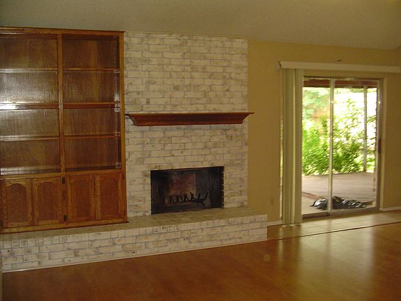 3rd image of 6433 N Park Dr