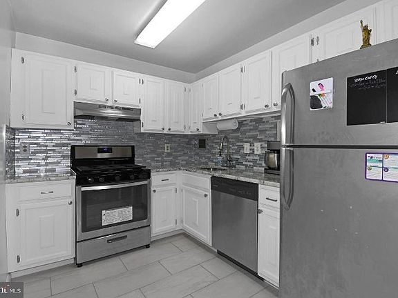 2nd image of 6139 Leesburg Pike APT 305