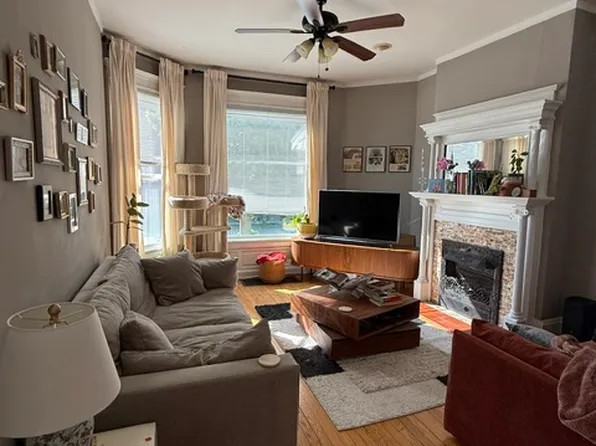 1979 N Oakland Ave, Milwaukee, WI 53202