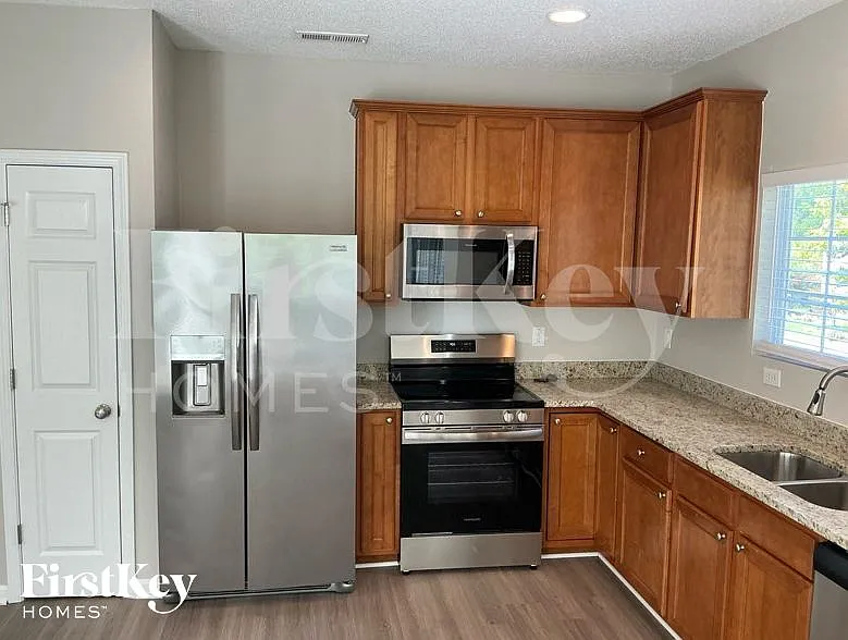 3 bed, 2.5 bath, 1525 sqft, $1,715 — Photo 4