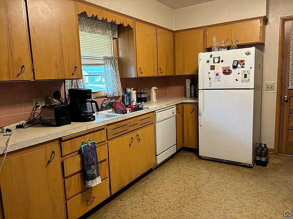 5th image of 1414 Luther St