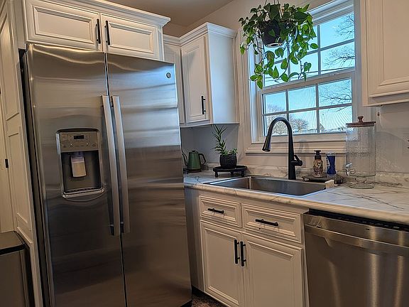 4th image of 16 Queens Dr