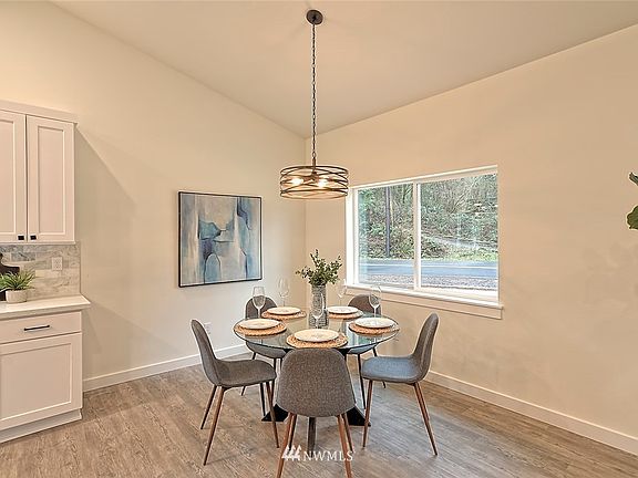 Kitchen eating space