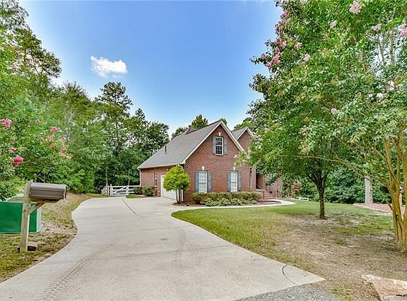 3rd image of 231 Glenn Dr