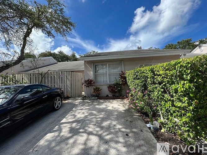 1st image of 5143 Glencove Ln #5143