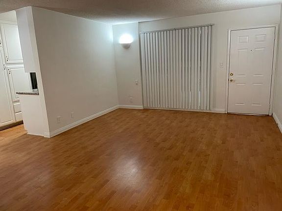 3rd image of 141 N Kenwood St #6