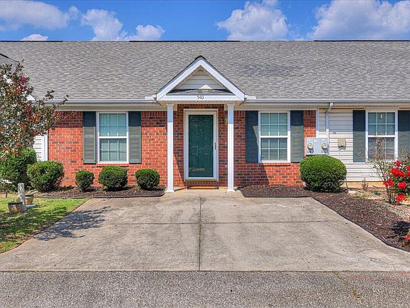 2nd image of 540 Edgecliff Ln