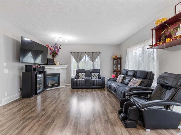5th image of 148 SW Springmere Way
