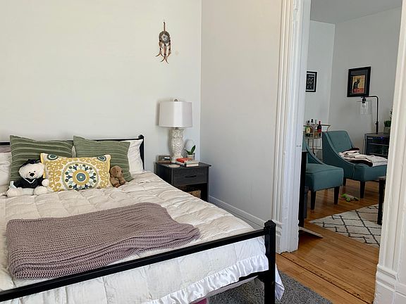4th image of 2353 S Whipple St #2R