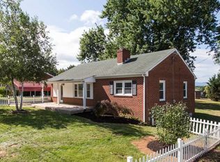37 Mountain View Dr, Waynesboro, VA 22980