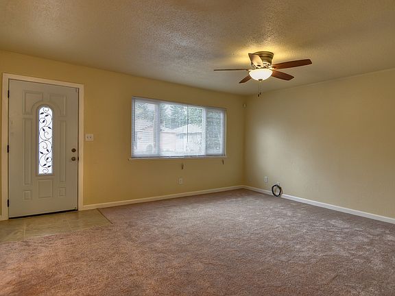 4th image of 2940 43rd St