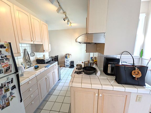 5th image of 543 Masonic Ave #4