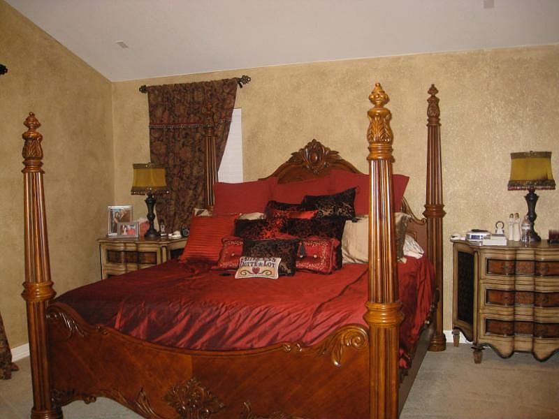 Master Bedroom w/Fireplace