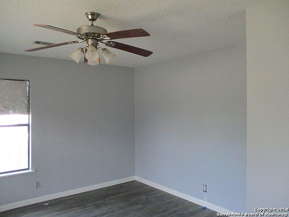 3rd image of 203 Iroquois St