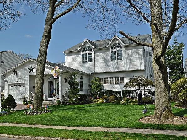 204 Broadway, Massapequa Park, NY 11762