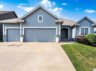 18414 Farnam St, Elkhorn, NE 68022