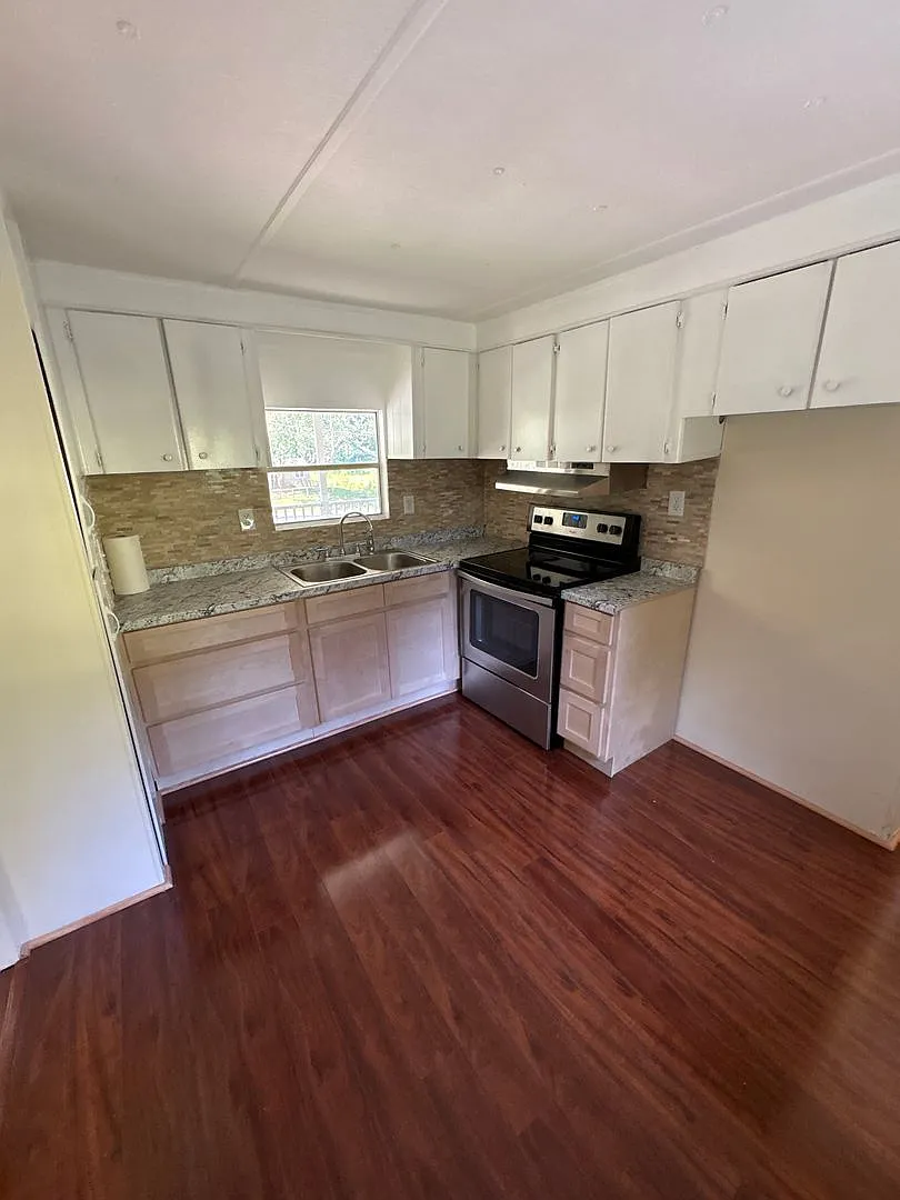 Mobile Home in Leicester - Three Bedroom — Photo 4