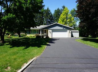 1015 Plateau Ln, Waukesha, WI 53186