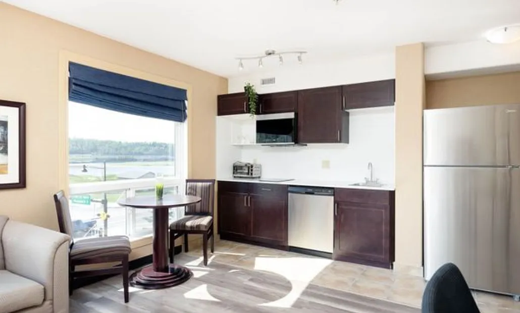 Franklin Suites — Photo 1