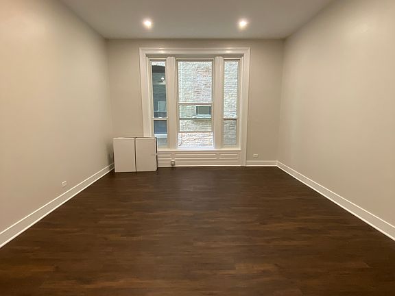 2nd image of 2719 N Pine Grove Ave APT 102