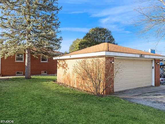 2nd image of 18611 W Country Ln