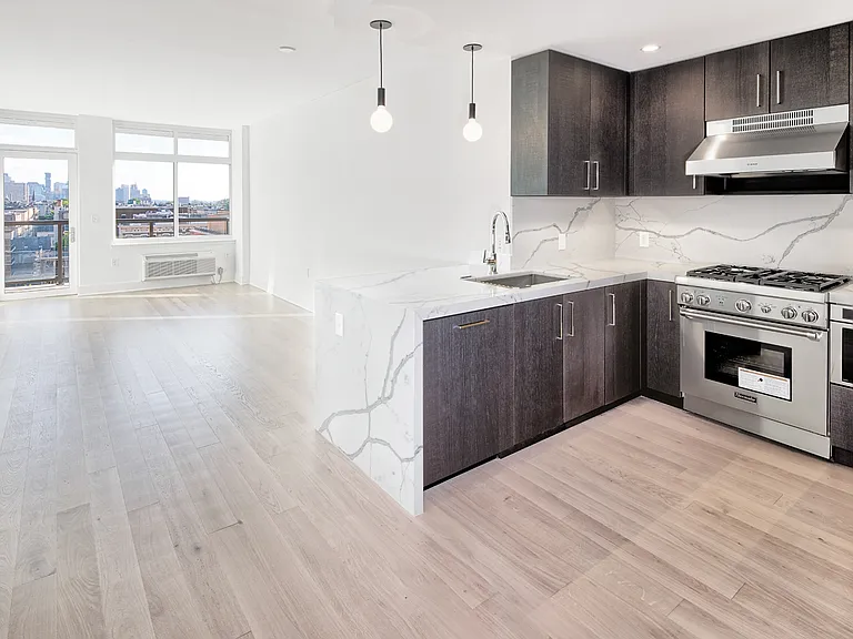 1400 Hudson St #803 — Photo 1