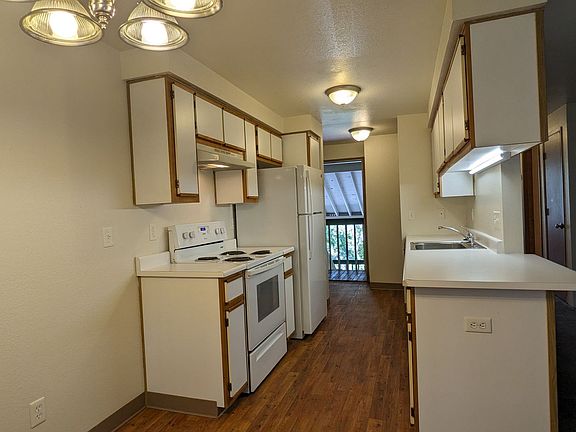 2nd image of 4004 SW Beaverton Hillsdale Hwy #4048