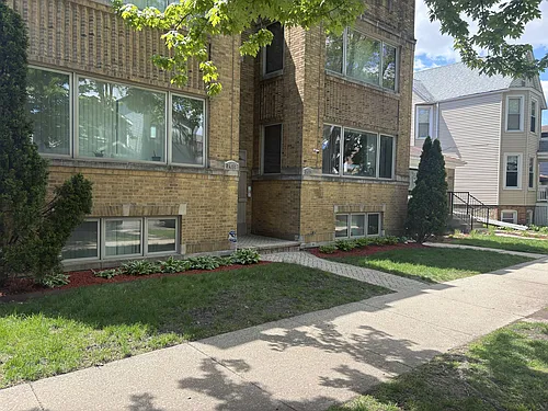 2419 W Hutchinson St #1W Photo 1