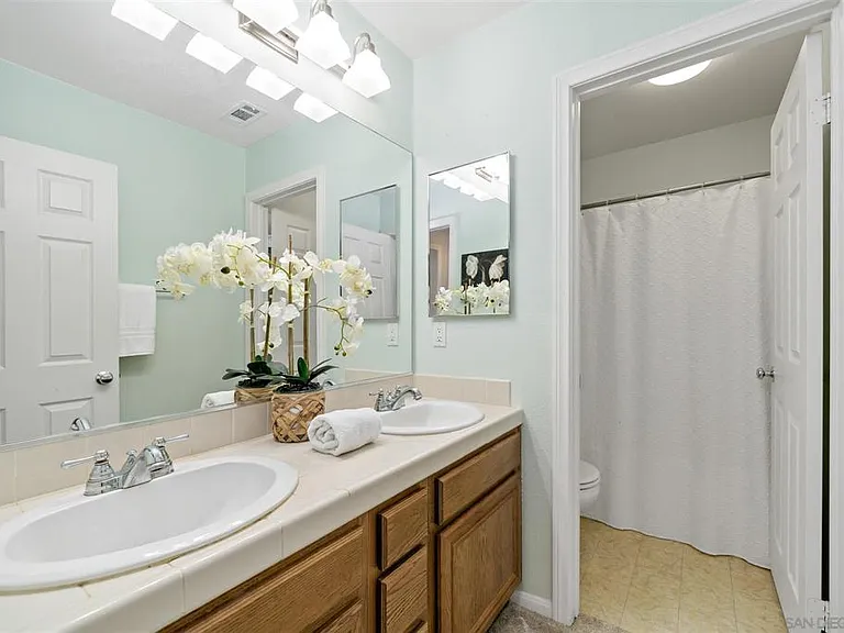 Upstairs hall bath
