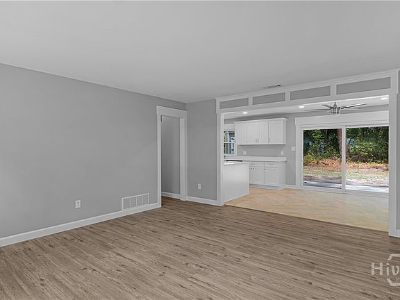 5th image of 4 Sheridan Circle