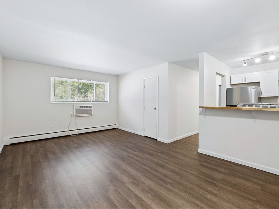 1st image of 61-47 Woodbine St #3