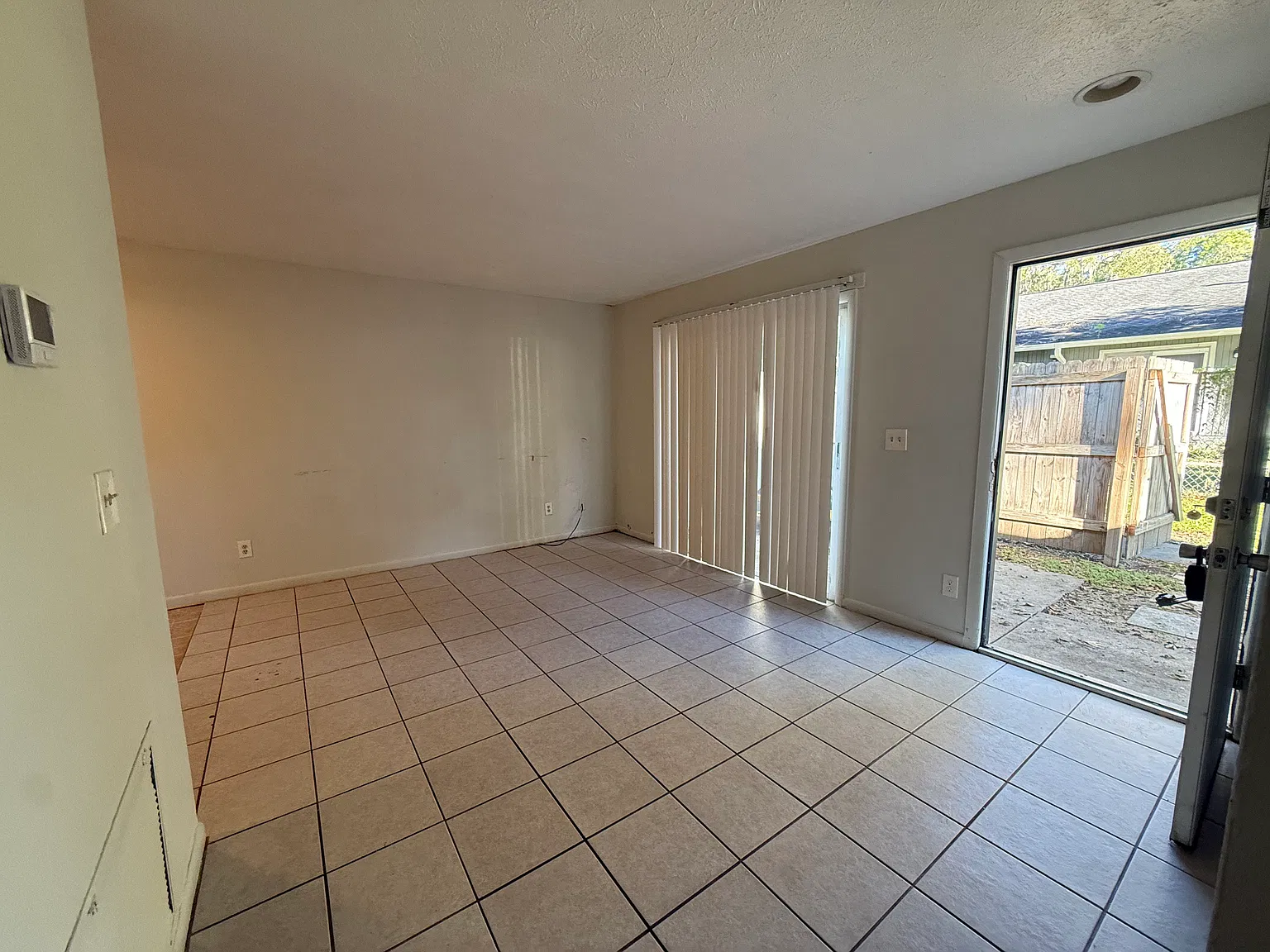 2 bed, 950 sqft, $1,150 — Photo 3