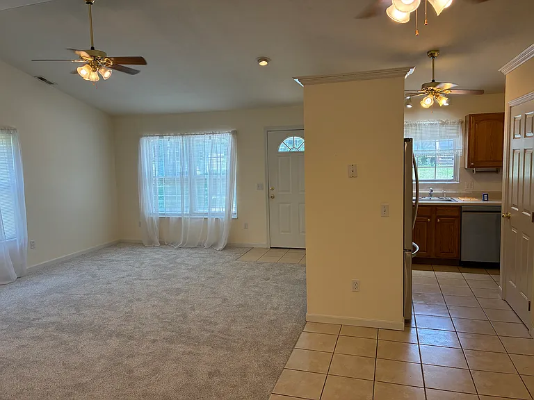 413 Moore St #A — Photo 9