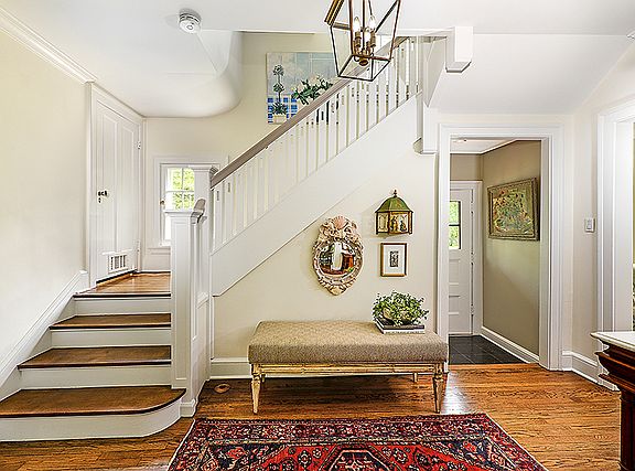 3rd image of 141 Hawthorn Ave