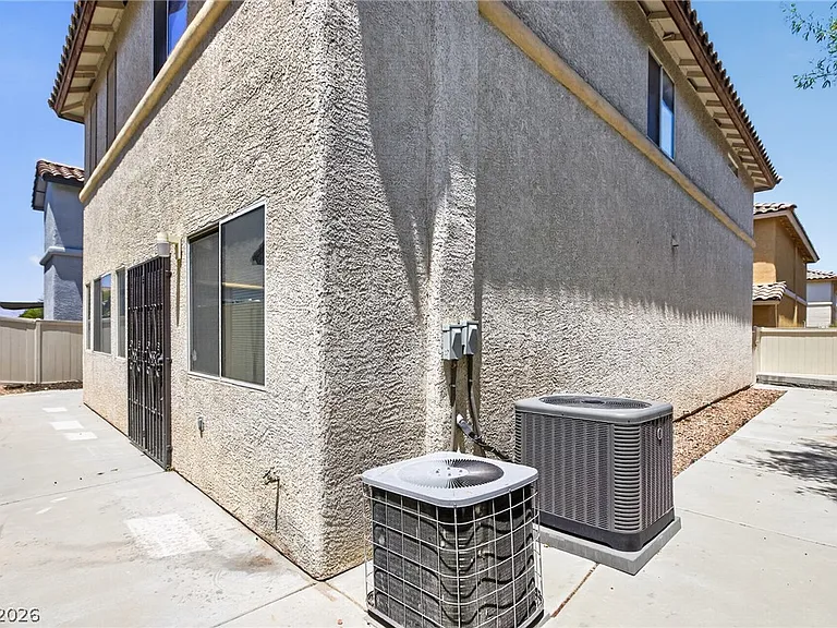 10566 Corte Sierra St — Photo 15