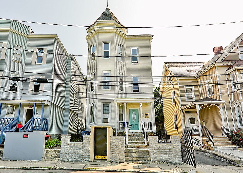 2nd image of 14 Harlow St