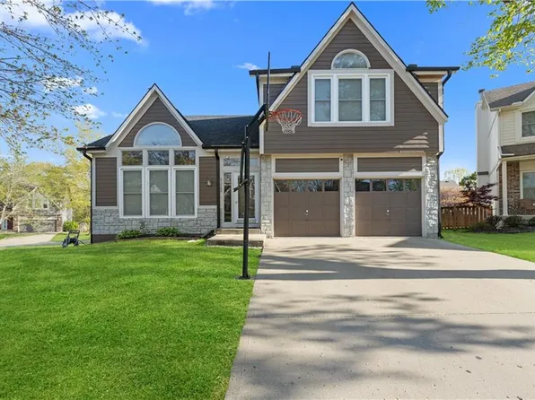 21709 W 53rd Ter, Shawnee, KS 66226