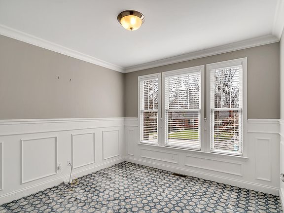 4th image of 60 Arcadia Ave