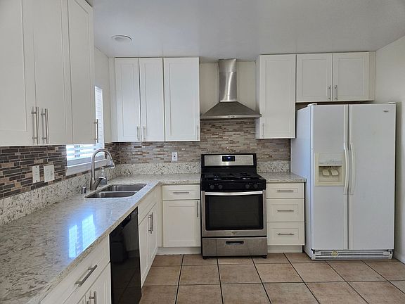 5th image of 229 Breeze St