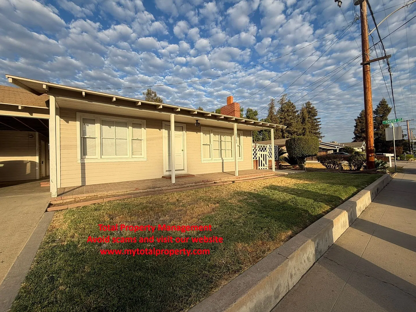 2105 S Giddings 1 Bedroom 1 Bathroom Duplex Visalia — Photo 1