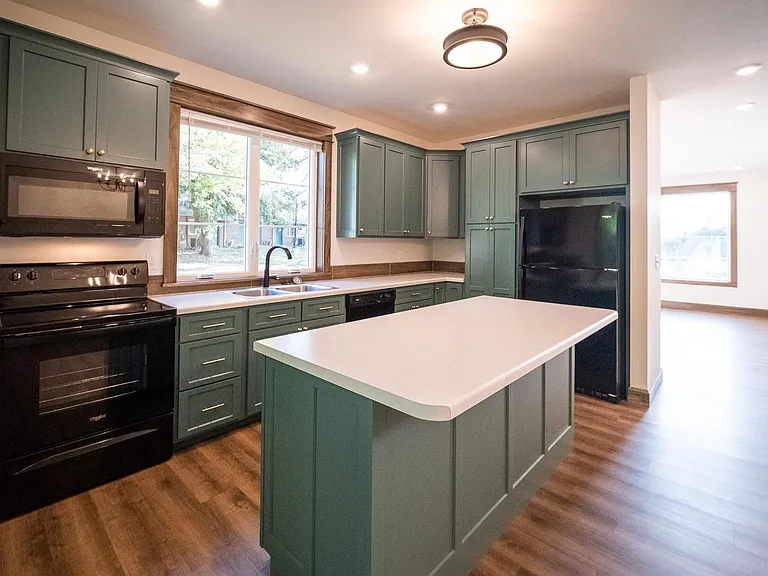 927 E Miller Dr — Photo 1