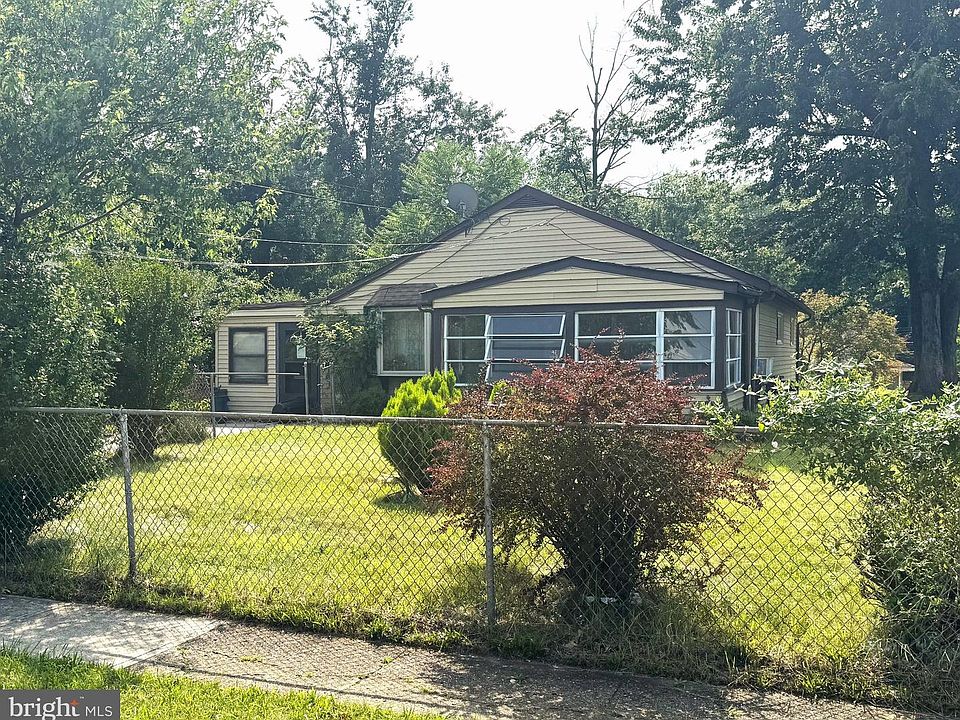 1st image of 11 Dorset Dr
