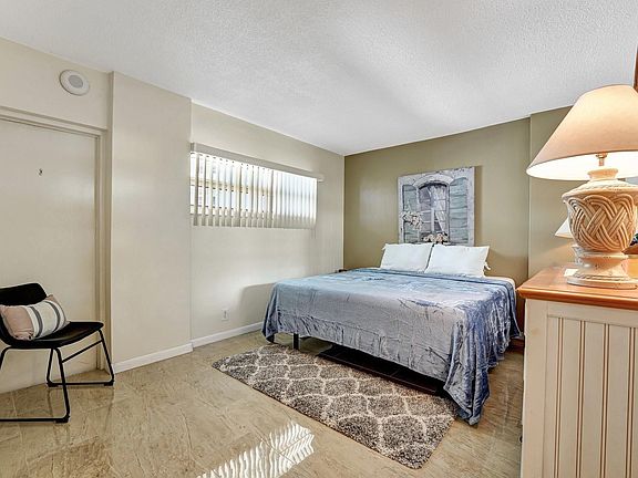 5th image of 710 N Ocean Boulevard #911