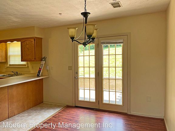 4th image of 2049 Edgewood Dr #2